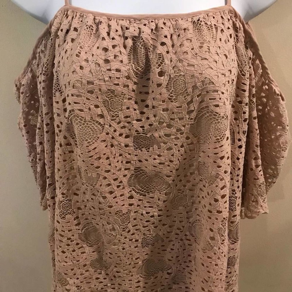 Vince Camuto | Off Shoulder Lace Blouse XS Pink - Picture 5 of 11
